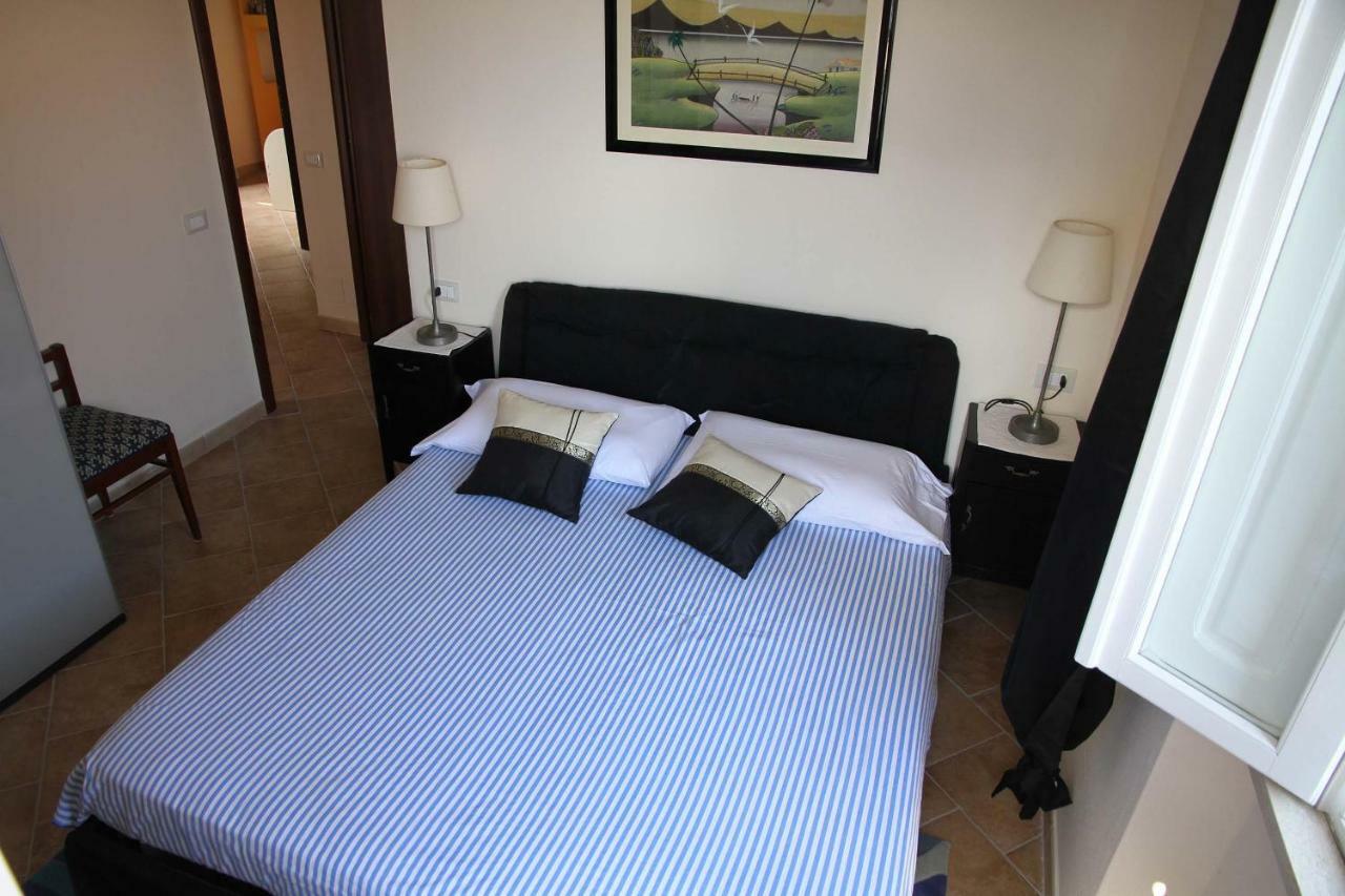 Bed and Breakfast Los Flamingos La Maddalena  Екстер'єр фото