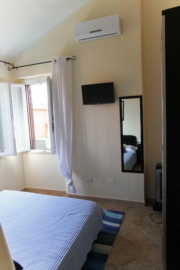 Bed and Breakfast Los Flamingos La Maddalena  Екстер'єр фото