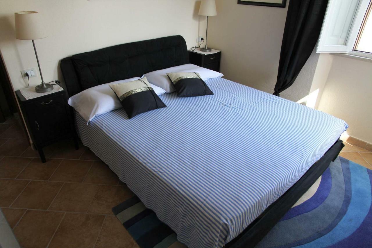 Bed and Breakfast Los Flamingos La Maddalena  Екстер'єр фото